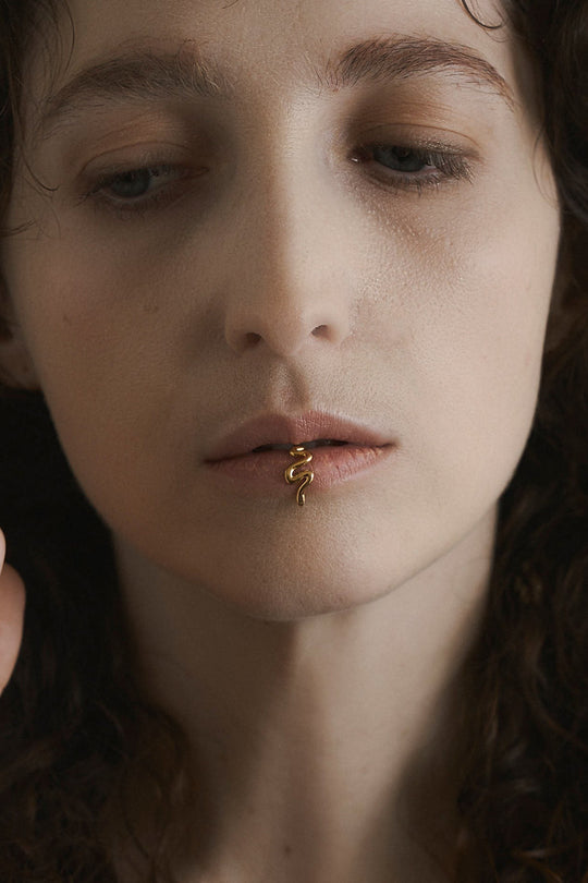 Lip ring, Ear cuﬀ：Serpent / Gold
