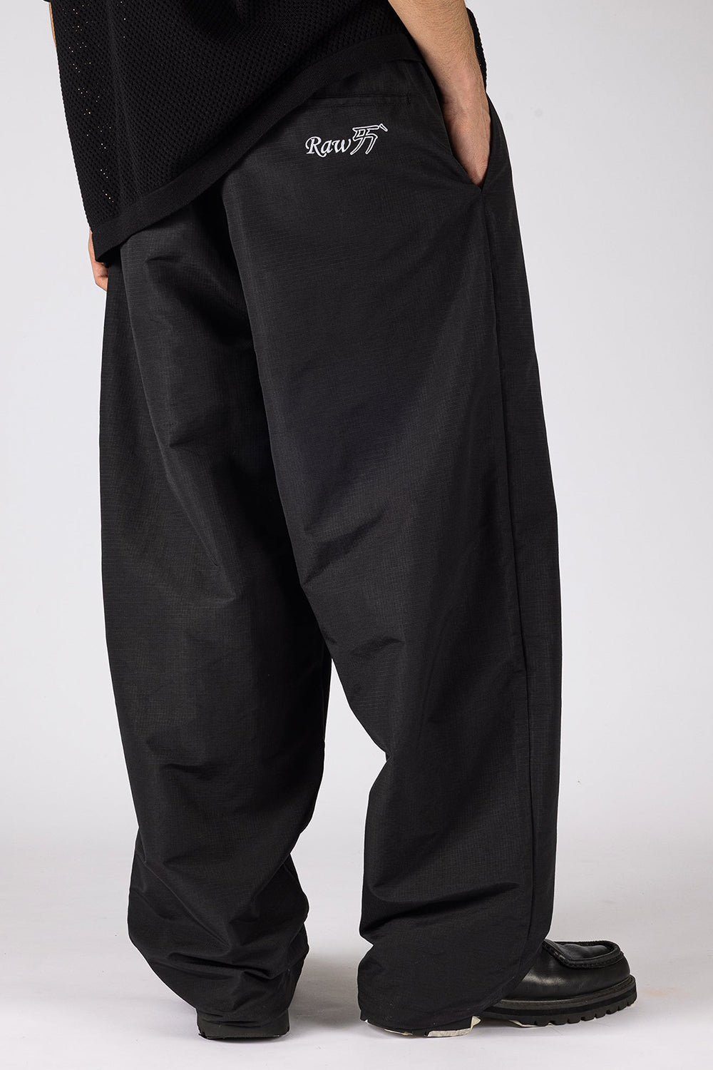 RAW LOVE NTLON PANTS BLACK