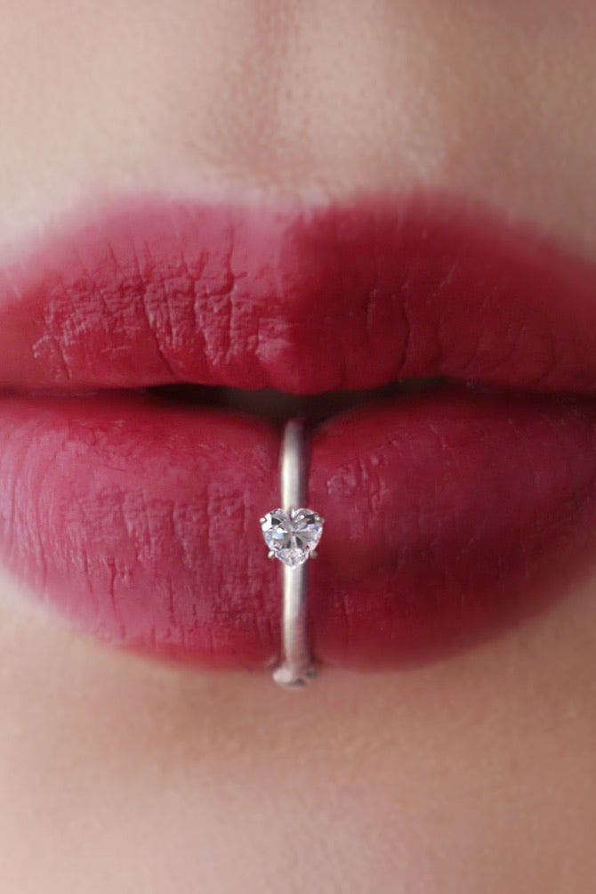 Lip ring : A drop of blood / All Silver