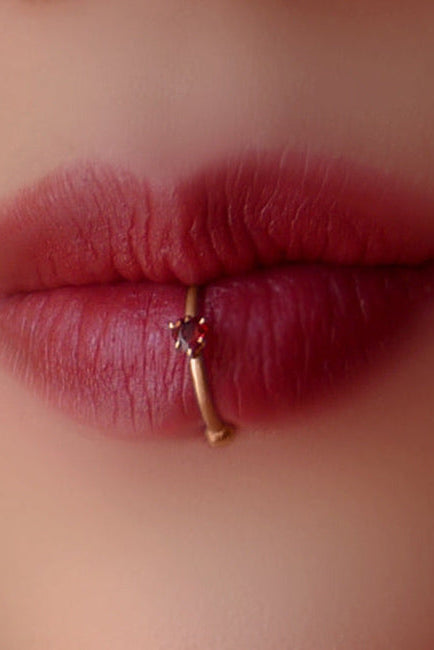 Lip ring : A drop of blood / Gold